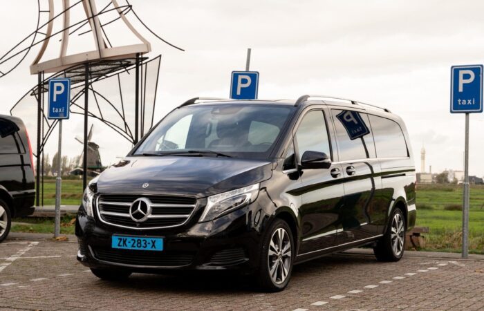 Transfer vehicle Mercedes full view