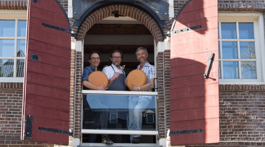 Our cheese experts Cheese expert leading a Dutch cheese tasting in an old Amsterdam canal house