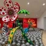 Large polka dot flower sculpture by Yayoi Kusama