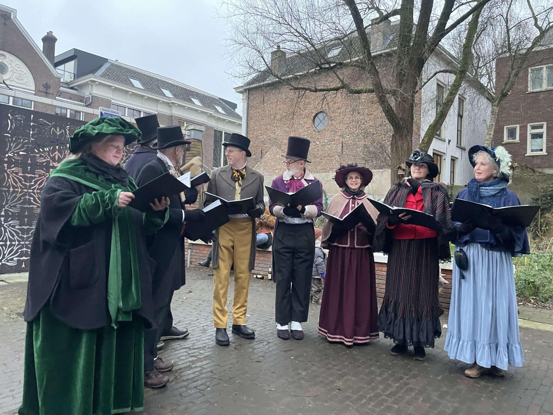 Dickens choir at the Deventer Dickens Festijn
