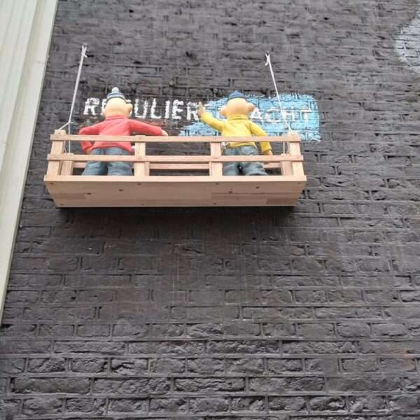 Buurman en Buurman on a scaffold by Streetart Frankey on a wall at the Reguliersgracht in Amsterdam