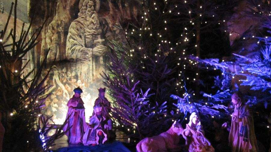 Christmas market stalls inside the Gemeentegrot marl cave, Valkenburg
